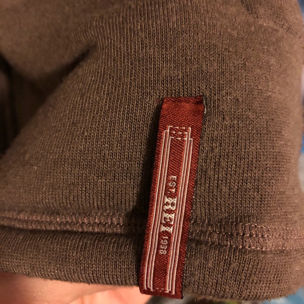 REI - Picture 6 of 6